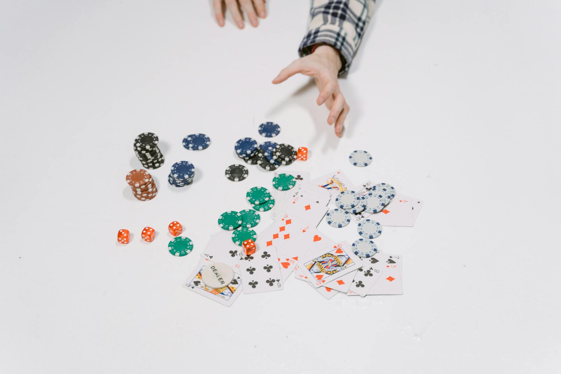 Minh họa quản lý ngân sách chơi với chip và sổ tay