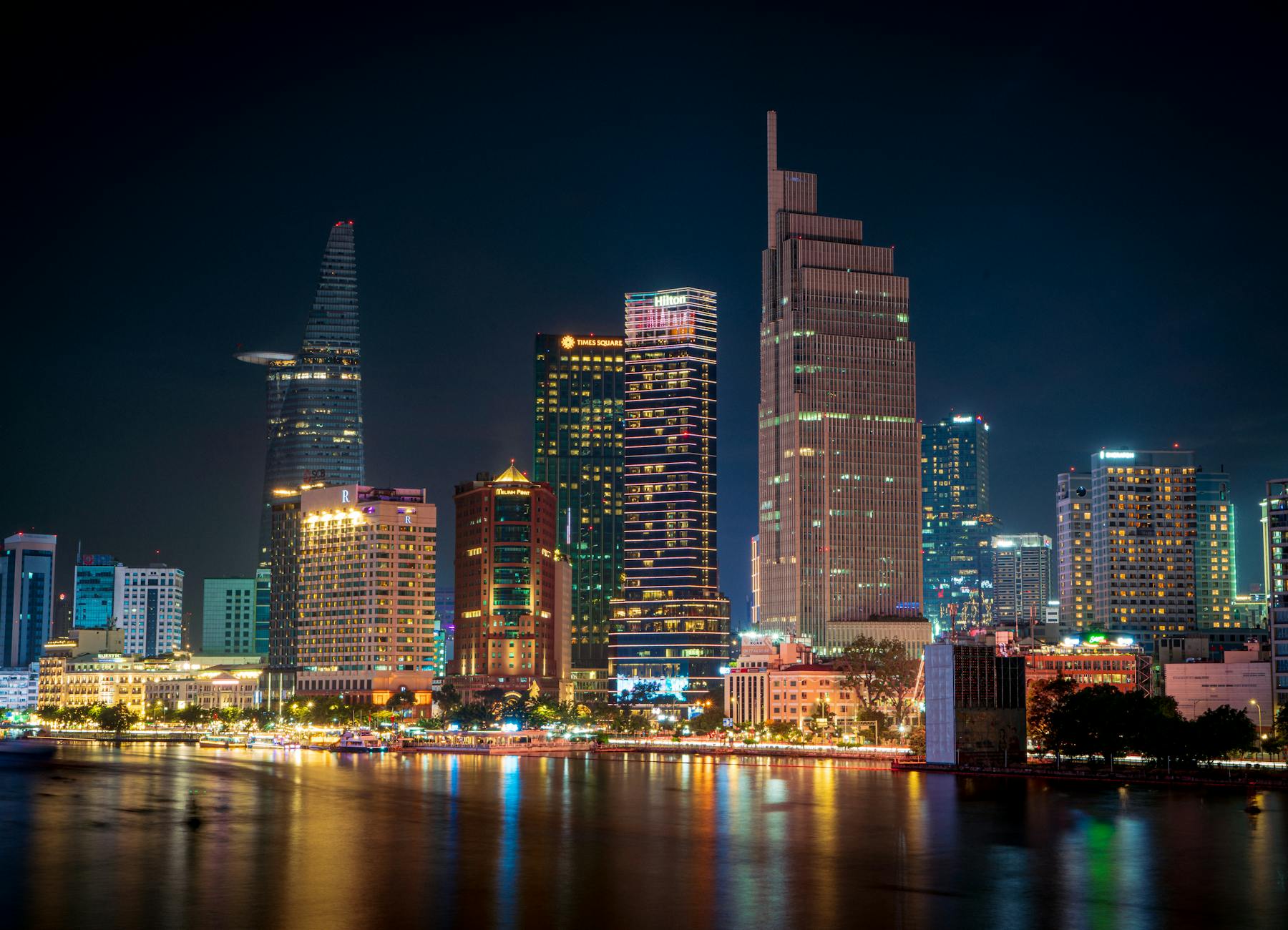 Người chơi tiến lên quan sát đối thủ và tính toán nước đi cuối ván