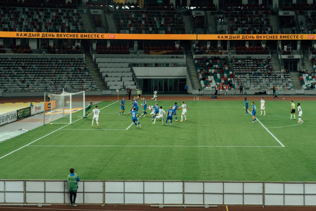 Minh họa trận bóng với tổng bàn thắng cao để giải thích kèo tài xỉu 3.25