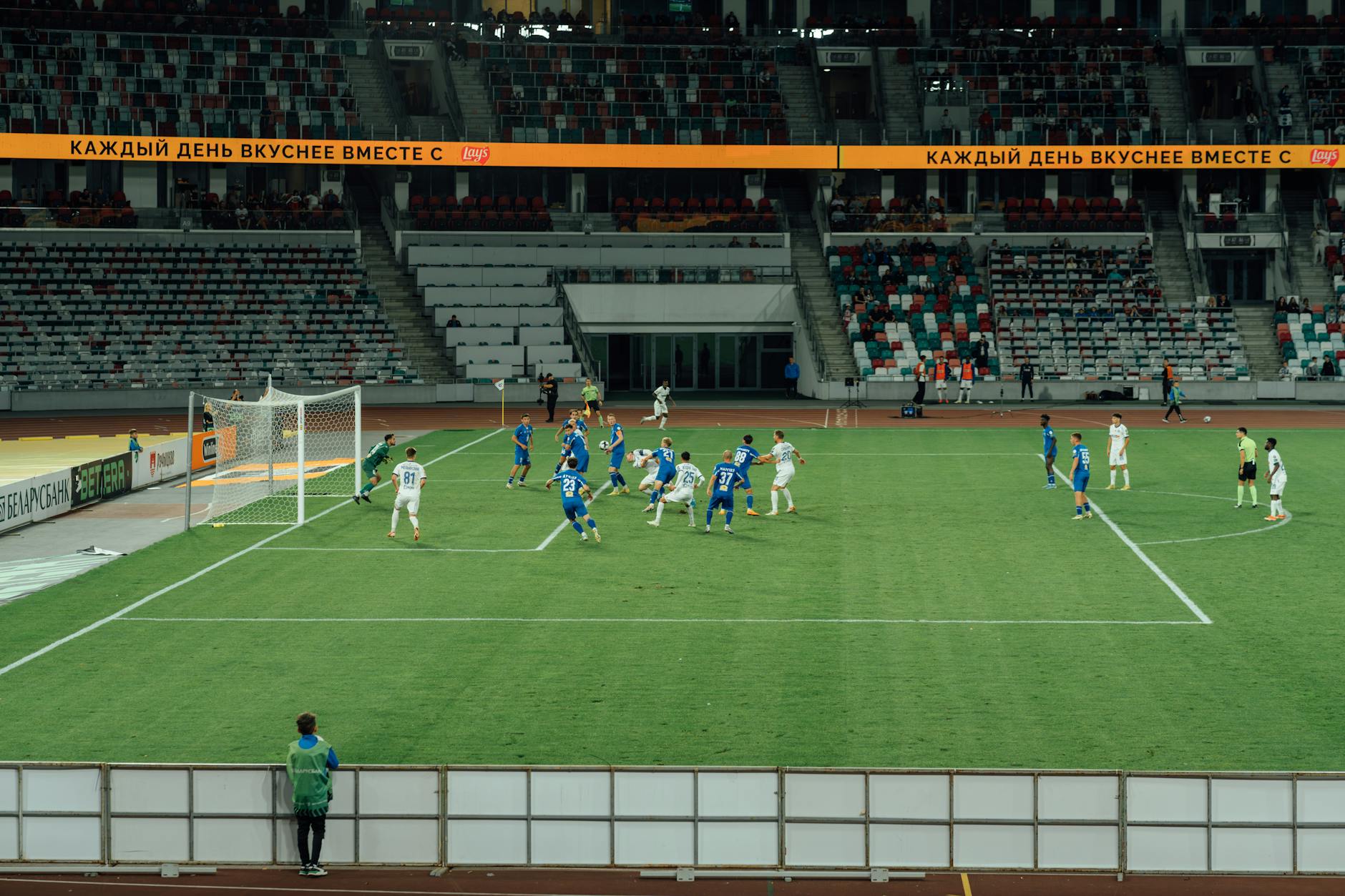 Minh họa trận bóng với tổng bàn thắng cao để giải thích kèo tài xỉu 3.25